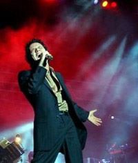 Salsa singer Marc Anthony performs during his 'Ahora Quien?' concert in San Jos�, Friday night.Salsa singer Marc Anthony performs during his 'Ahora Quien?' concert in San Jos�, Friday night.