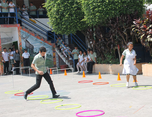 Donaldo González and Yancy Yamileth Ayala, both 16, compete in an exercise featuring colored hula-hoops, which is part of the Athletic Kids program offered through the School Police Program at El Salvador’s San Luis Institute. (Gloria Cañas / ISH)