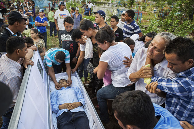 Men continue dying in Nicaragua’s “Island of Widows,” and no one is exactly sure of the exact cause. (Photo Courtesty of Ed Kashi) / VOXXI