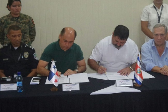 Panamanian Security Minister Rodolfo Aguilera, second from left, and his Costa Rican counterpart Gustavo Mata Vega, second from right, agreed to work together to secure their shared border. [Photo: Panamanian Security Ministry]