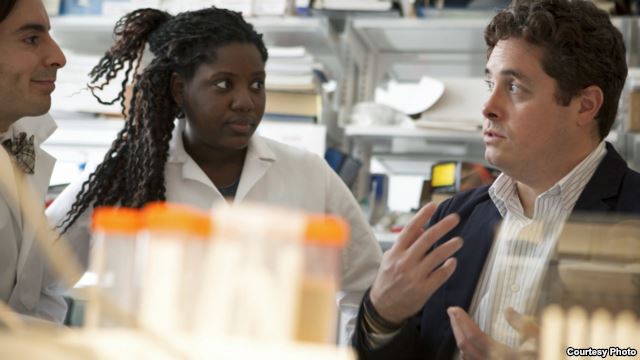 Michael King (r) Cornell professor of biomedical engineering and the study’s senior author, works with students in lab.