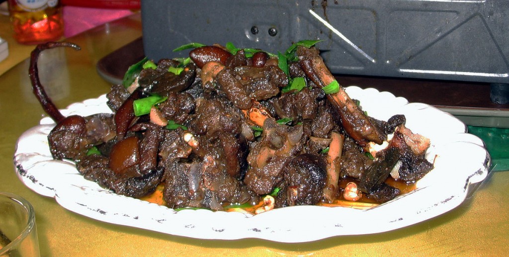 Plate of dog meat prepared for hot pot dinner in Guilin, China. Note tail as garnish on left hand side of platter. (Wikipedia).