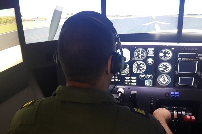 Costa Rican Aerial Surveillance Service (SVA) pilots will train with this type of flight simulator, which was donated by SOUTHCOM.    [Ministry of Public Security]