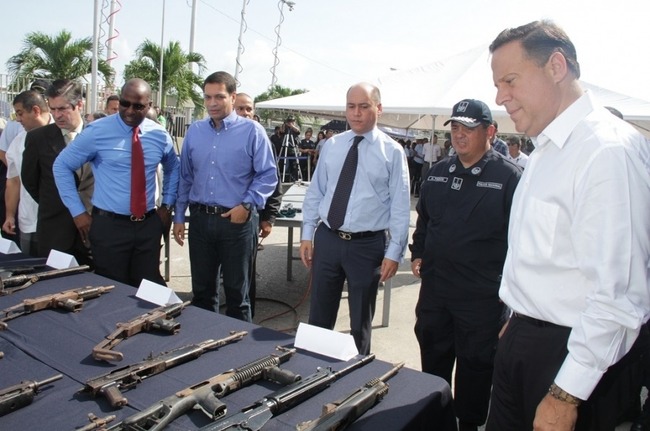 Disarming gangs: Panamanian President Juan Carlos Varela (right) and other officials inspect some of the firearms surrendered by gang members under the Safe Neighborhoods with more Opportunities and a Firm Hand” program, launched in July 1. Gang members turned in 200 weapons. [Photo: Courtesy Ministry of Public Security]