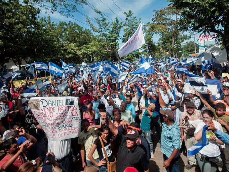 People took to the streets in Nicaragua to protest the Canal project in late 2014. (Twitter/@ReporteNi)