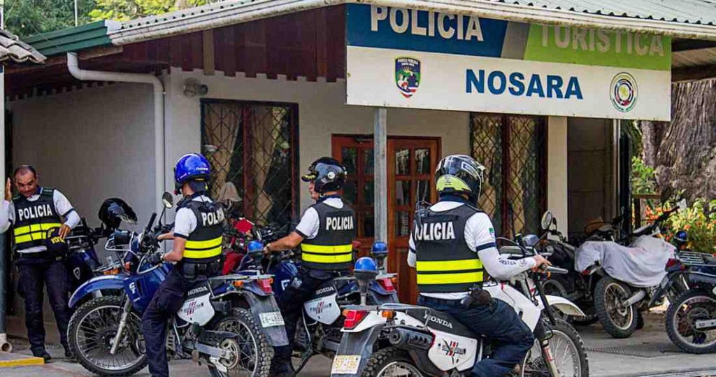 Nosara's Tourist Police are using WhatsApp to keep the community safe.  (Photo: Ariana Crespo / La Voz de Guanacaste)